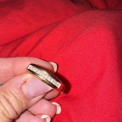 Men’s 10k and Diamond Ring 