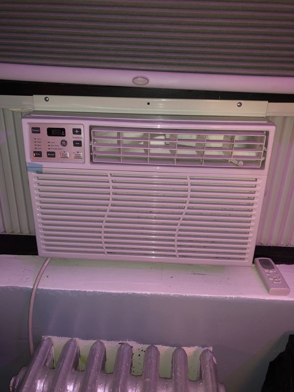 GE 6,000 BTU Window Air Conditioner with Remote for Sale in New York