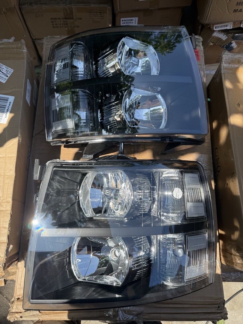 07-13 Chevy Silverado 1500/ 07-14 2500HD & 3500HD Headlights Black Housing Clear Corners Luces