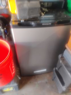 Frigidaire mini fridge