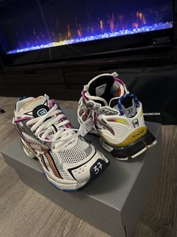 BALENCIAGA RUNNER SNEAKER  size 8