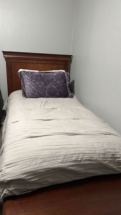 Twin Bed Bedroom
