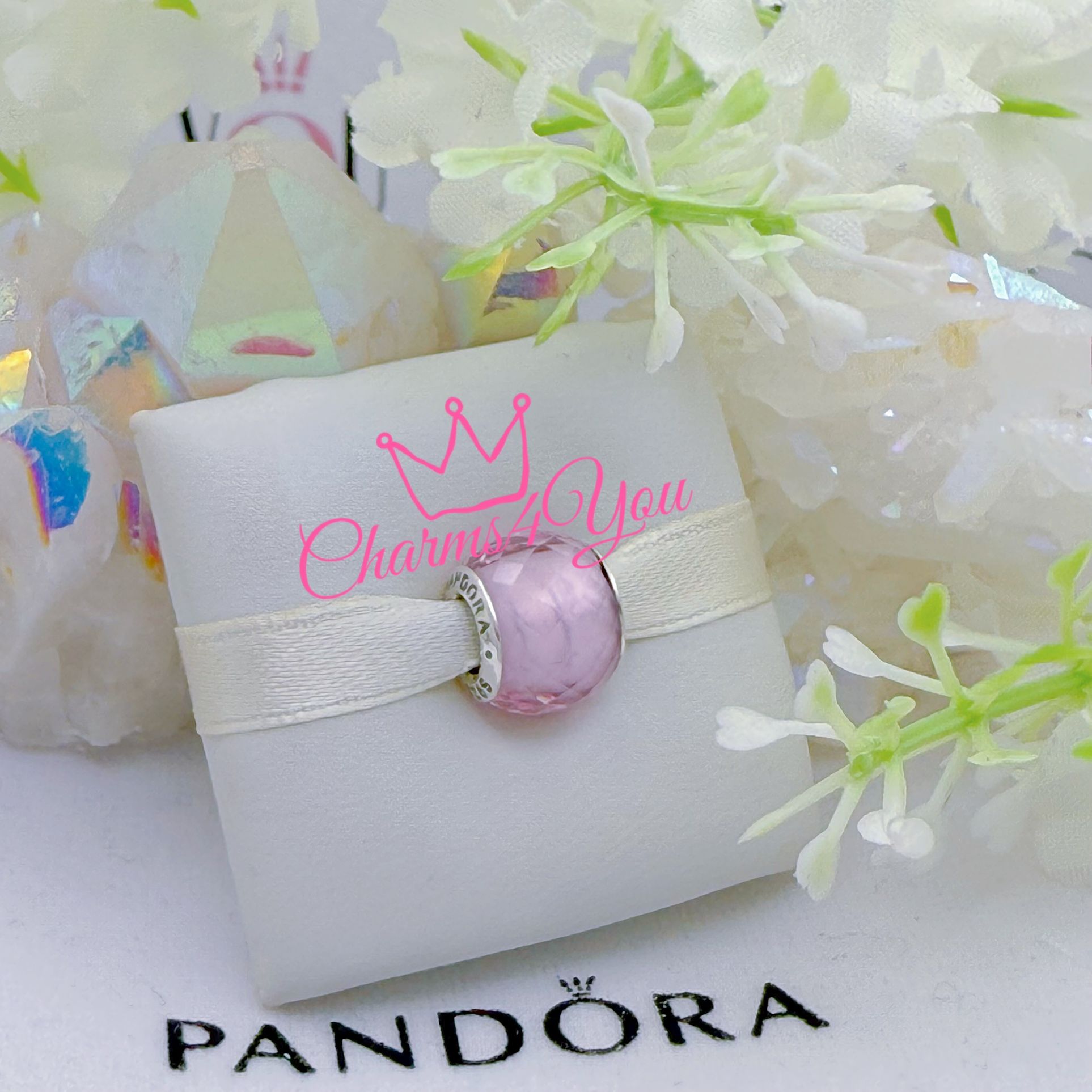 Adorable Charm 925 silver for Pandora moments bracelet.