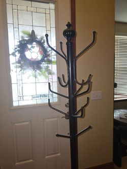 Black Metal Freestanding Coat Rack