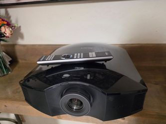 Sony VPL-HW50ES Projector