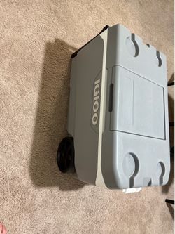 Igloo Wheeled Cooler 28QT - Gray Rolling Ice Chest