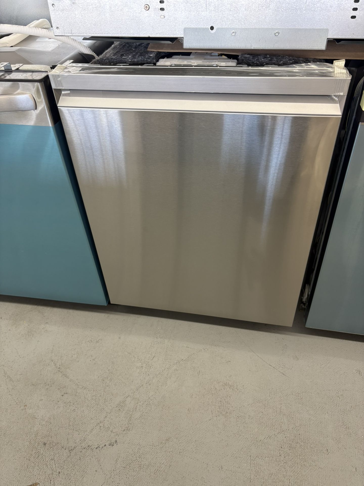 Samsung 24 in. Top Control Smart Built-In Tall Tub Dishwasher in Fingerprint Resistant Stainless Steel with StormWash