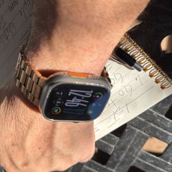 Apple Watch Ultra  2  49mm Titanium