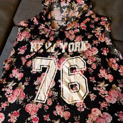 Women's Flowery Top! 
