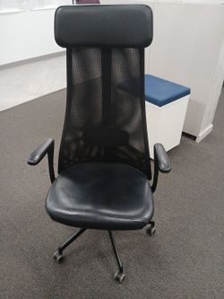 Black High-Back Mesh Office Chair with Headrest