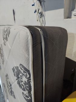 FREE QUEEM MATRESS