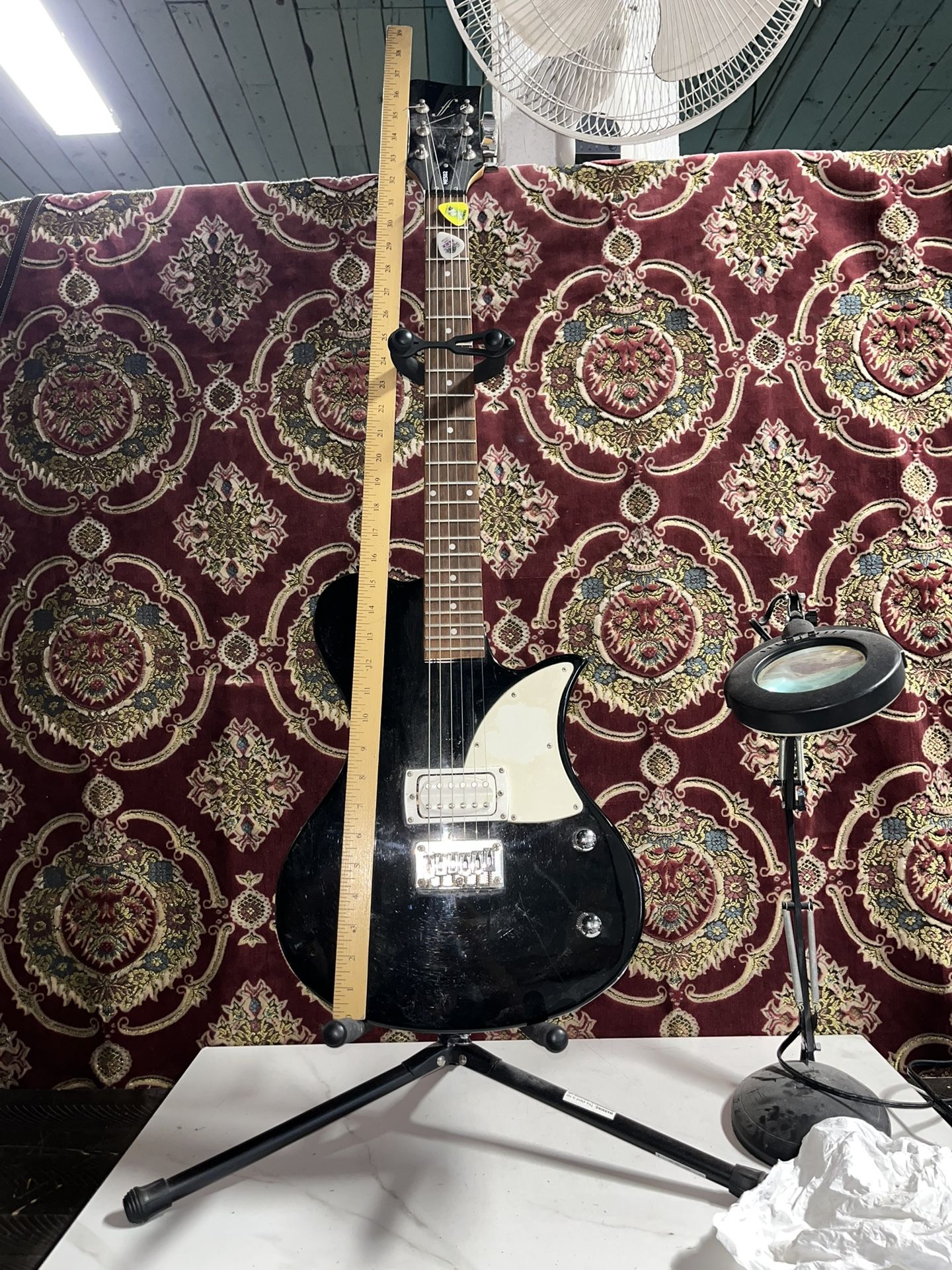 FirstAct ME506 Electric Guitar With Stand 