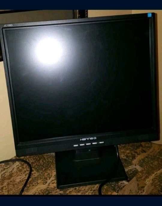 19 Inch Computer Monitor