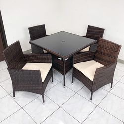 (NEW) $250 (5-Piece) Wicker Dining Set Indoor Outdoor Patio Furniture 35x35” Glass Table w/ Umbrella Cutout, 4 Chairs 