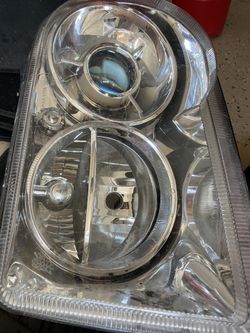 2005 -2010. Chrysler 300 Headlights