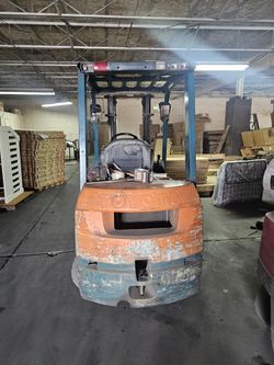 Forklift Marcas NISSAN Y TOYOTO 5000 EACH/ CADA UNO