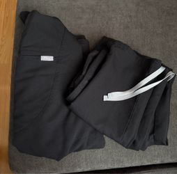 FIGS SCRUBS (size small)