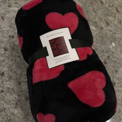 Victoria’s Secret Cozy Plush Blanket – Brand New