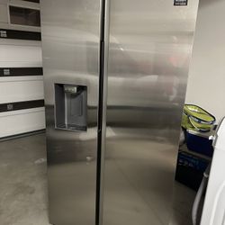 Refrigerator 