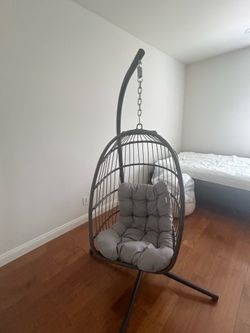 Hanging egg chair