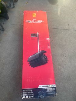 Milwaukee M18 FUEL QUIK-LOK Rubber Broom Attachment