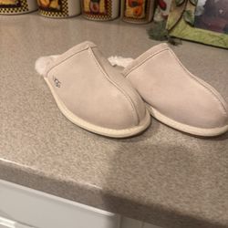 Ugg Slippers Size 6W