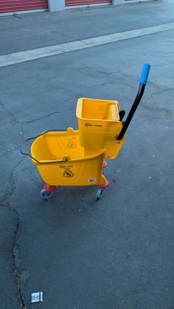 Commercial grade mop bucket