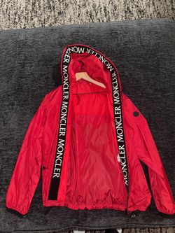 Moncler windbreaker sz.Medium