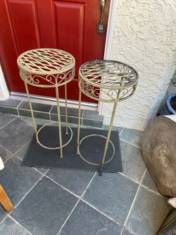 2 plant stands
