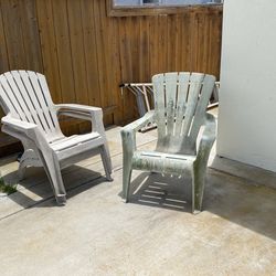 Chairs/ 2 left