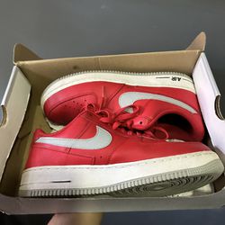 USED NIKE RED AIR FORCES 