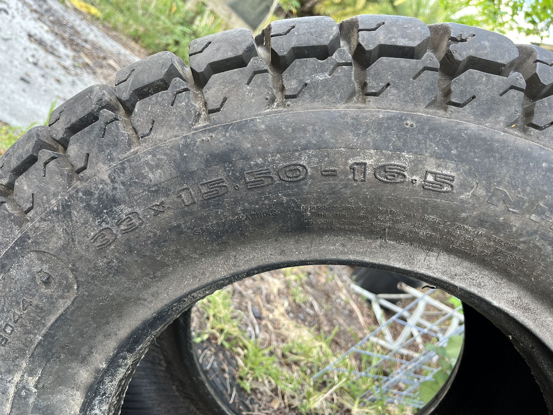 Bobcat Skid Steer Tires 33x 15.50   16.5