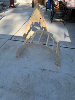 This Montessori-style climbing arch and triangle set is designed to help toddlers develop balance, coordination, and motor skills through active play.