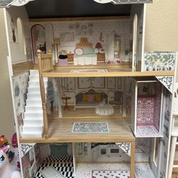 Dollhouse w/ Accessories