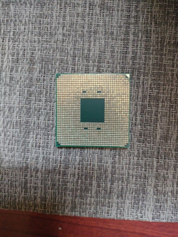 AMD RYZEN 7 5700 X