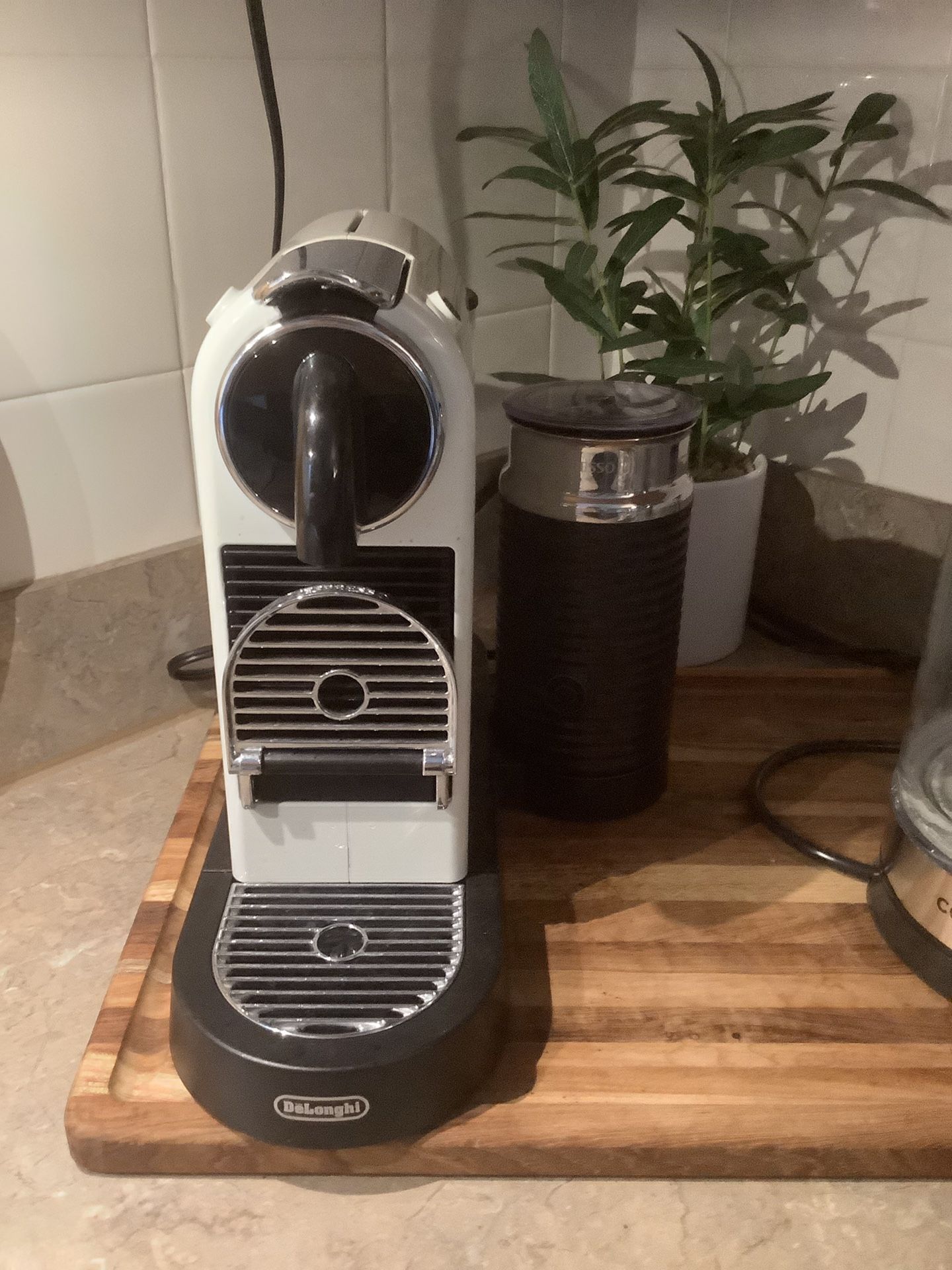 Expresso Machine With Frothier Cream 
