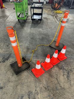4 Cones And 2 Pylons