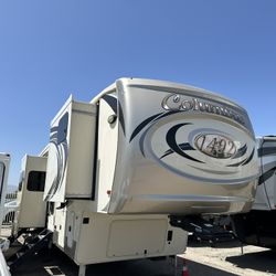 2018 Palomino Columbus Fifth Wheel/ Rv/ Travel Trailer 