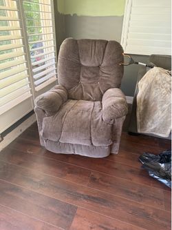 Recliner free used in used condition.