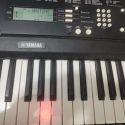 Yamaha EZ-220   Learning Keyboard With Key Lights