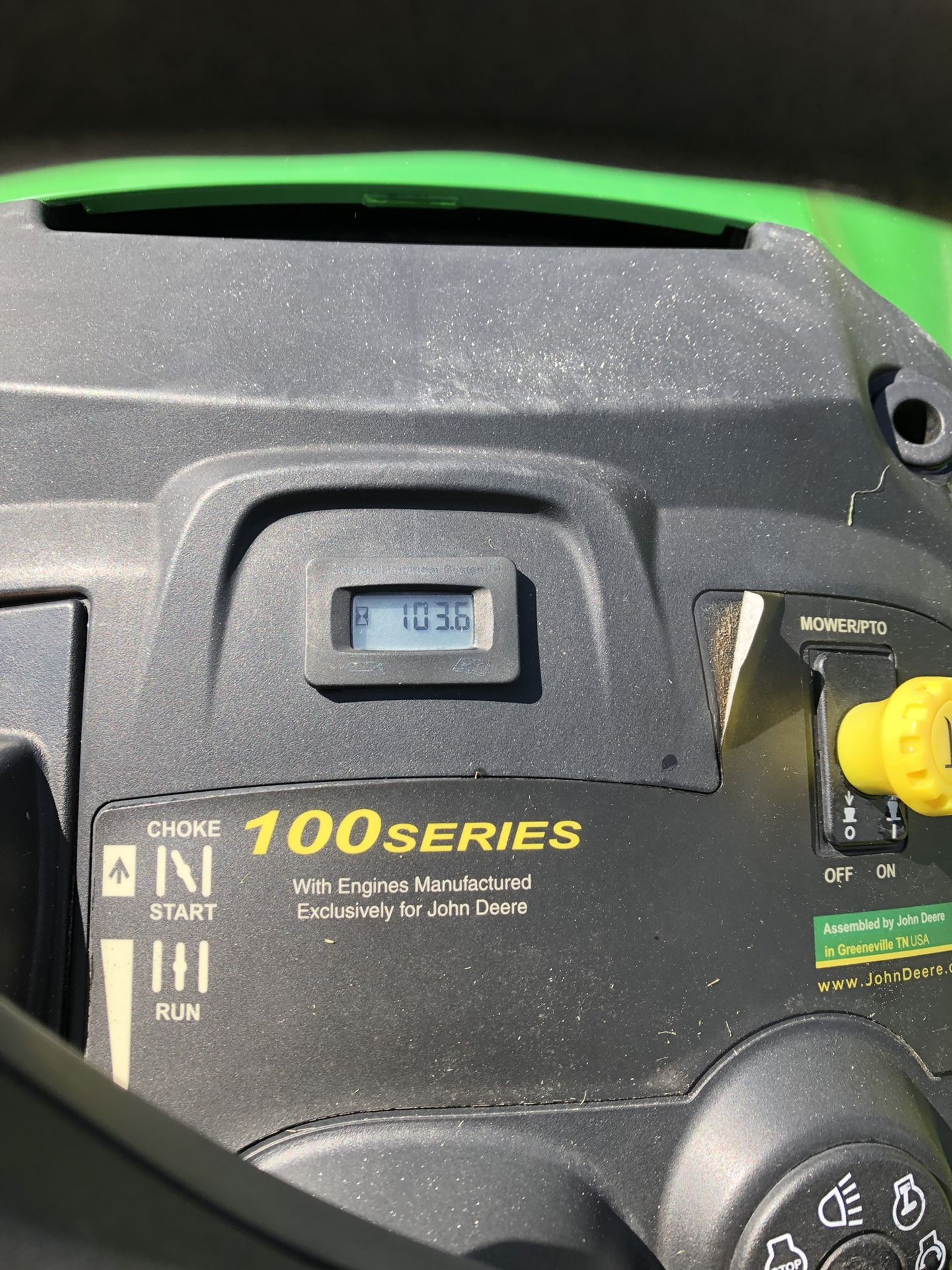 John Deere D170 lawn tractor