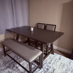 Dining Room Table and 4 Chairs With Bench 