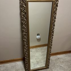 Modern Made 2006 Syroco Gold Ornate Mirror