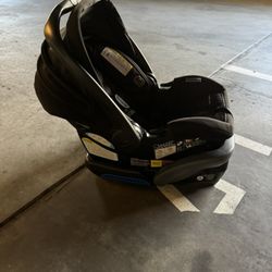 Graco Modes Riordan Infant Carseat and Base 