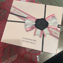 FLOWERBOMB Perfum 