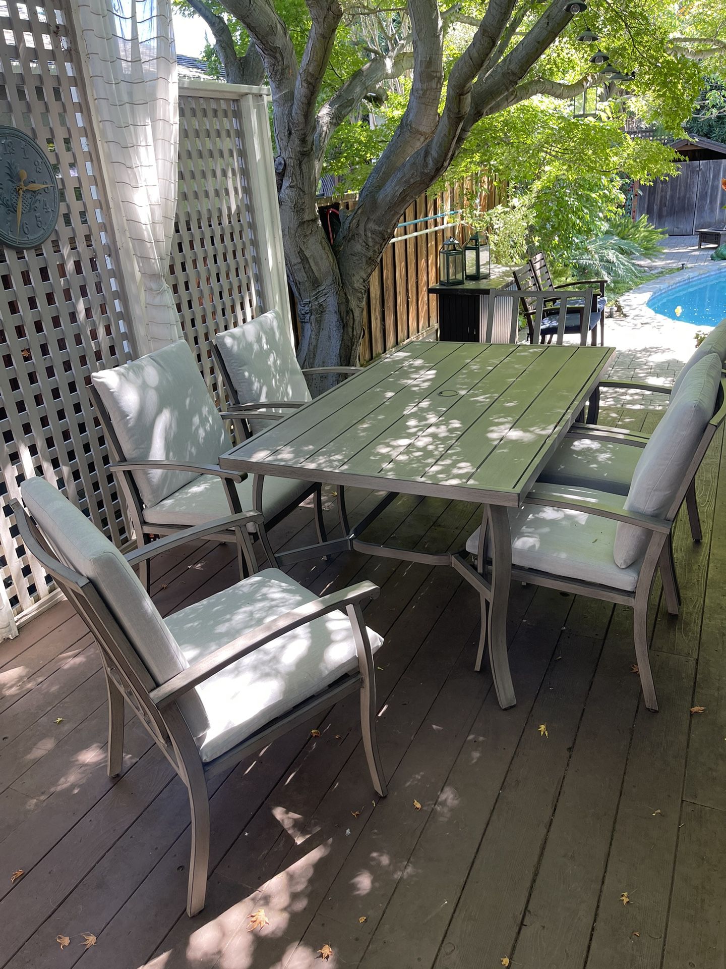 6 Seat Patio Table & Chairs 