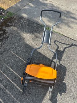 Fiskars Push Mower