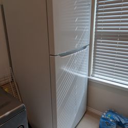 Garage Ready Fridge Very Lightly Used