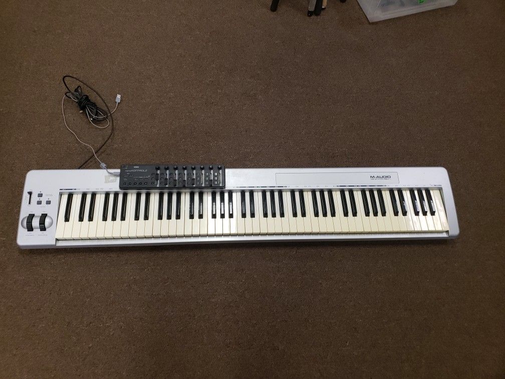 M-Audio Keystation 88ES Keyboard With Korg Nano Kontrol 2