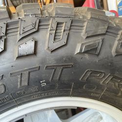 1 New Cooper Discover STT Pro Tire Only 285 70 17